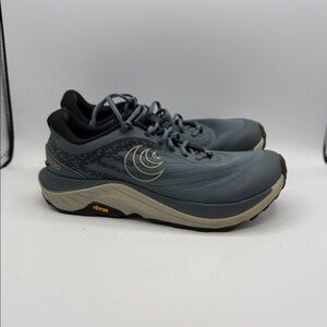 Topo Ultraventure 4 women’s 10 Gray and Black Running Shoes S22